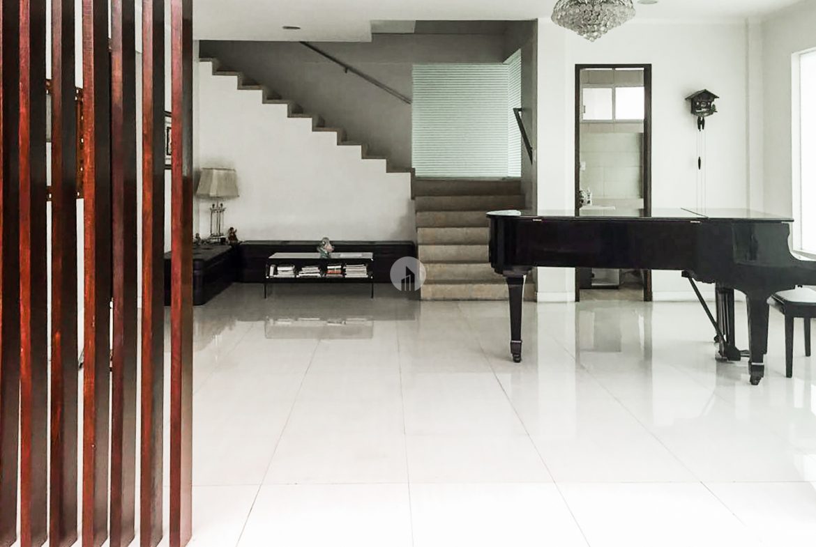 House at Mahogany Place 1 Acacia Estates Taguig by Golden Sphere Realty