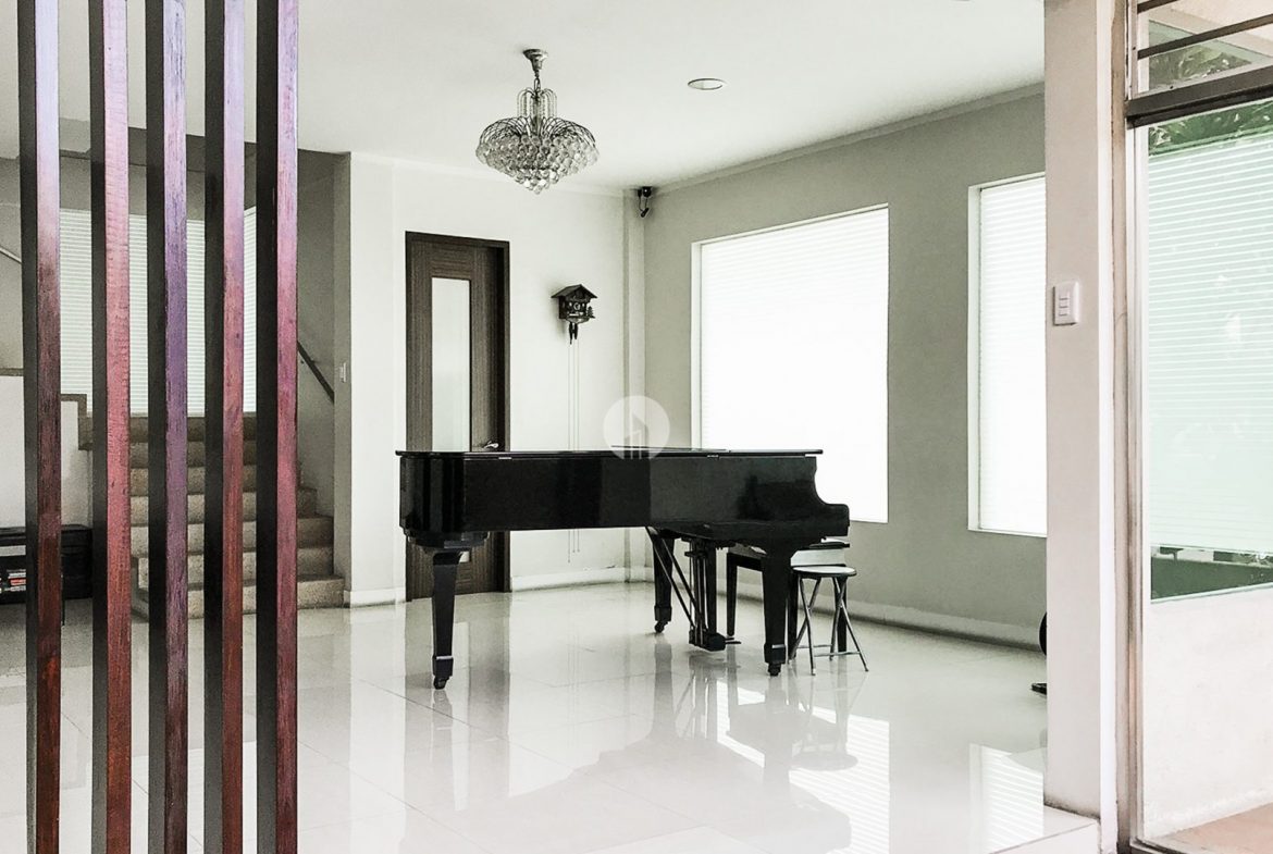 3-Storey House at Mahogany Place 1 Acacia Estates Taguig for Sale